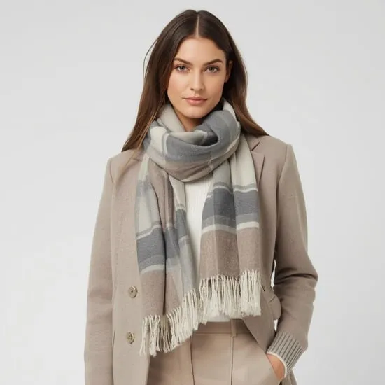 10 stylish ways to wear a scarf IMG01
