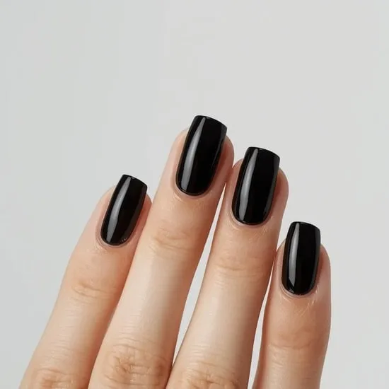 10 chic black nails ideas IMG04